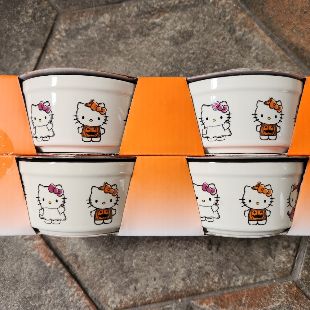 Hello kitty halloween ramekin set
